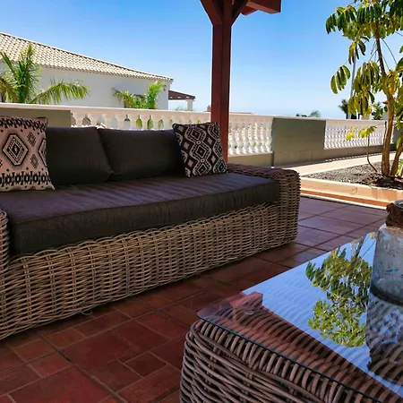 Happiness With Heated Swimming Pool 别墅