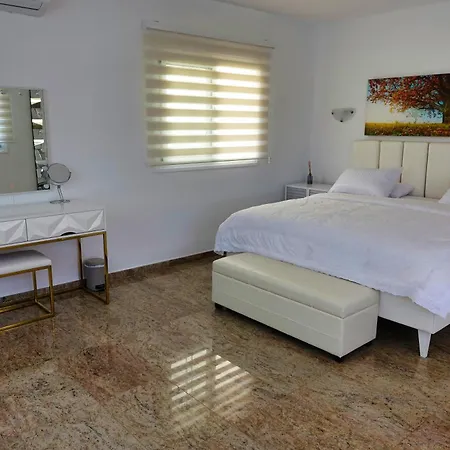 别墅 Happiness With Heated Swimming Pool