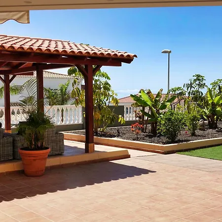 别墅 Happiness With Heated Swimming Pool 阿德耶