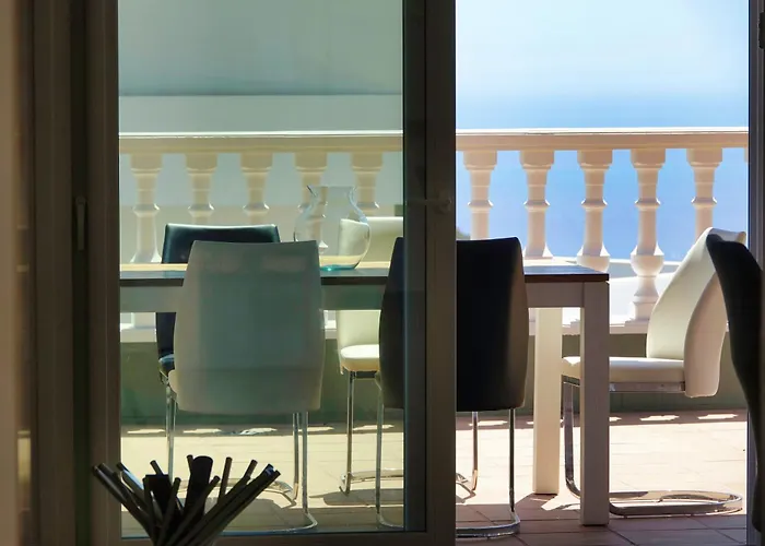 Happiness With Heated Swimming Pool 阿德耶