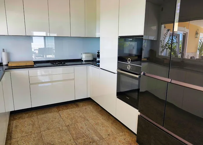 Happiness With Heated Swimming Pool 别墅 阿德耶