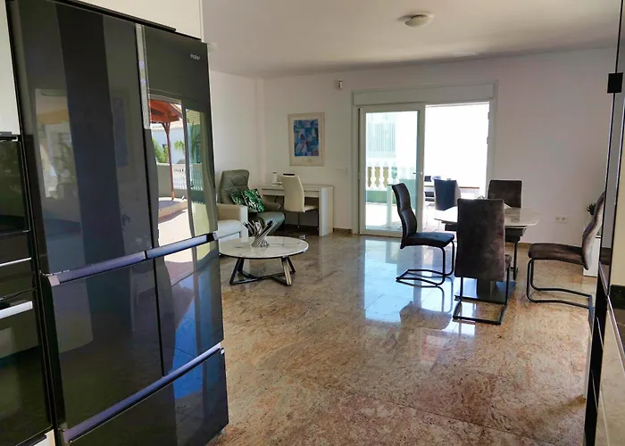 Happiness With Heated Swimming Pool * 阿德耶