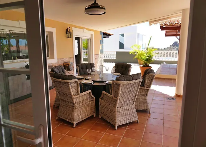 Happiness With Heated Swimming Pool * 阿德耶