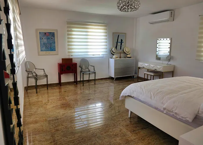 Happiness With Heated Swimming Pool * 阿德耶