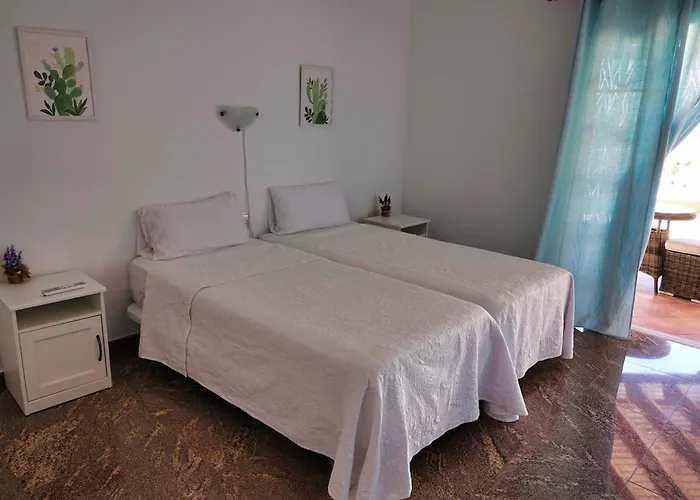 Happiness With Heated Swimming Pool 阿德耶