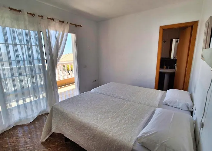 Happiness With Heated Swimming Pool 阿德耶