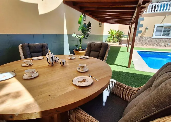 Happiness With Heated Swimming Pool 阿德耶