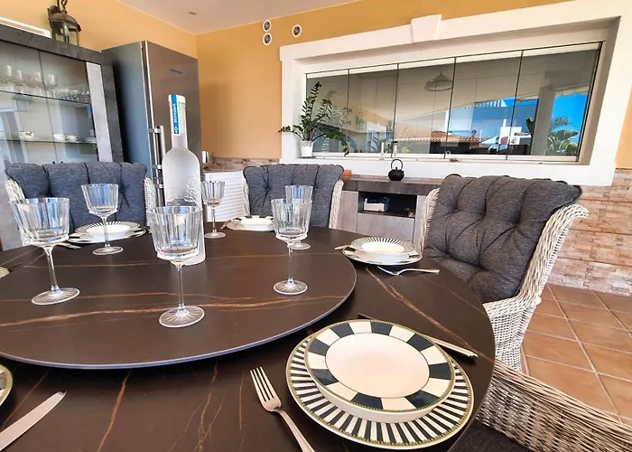 Happiness With Heated Swimming Pool 别墅 *