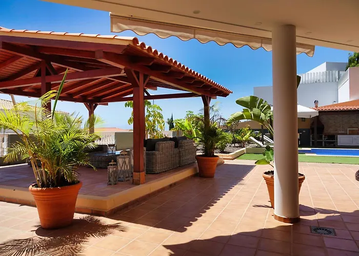 Happiness With Heated Swimming Pool 别墅 阿德耶